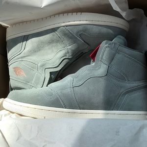 Women’s Retro air jordan 1 high zip sz 8